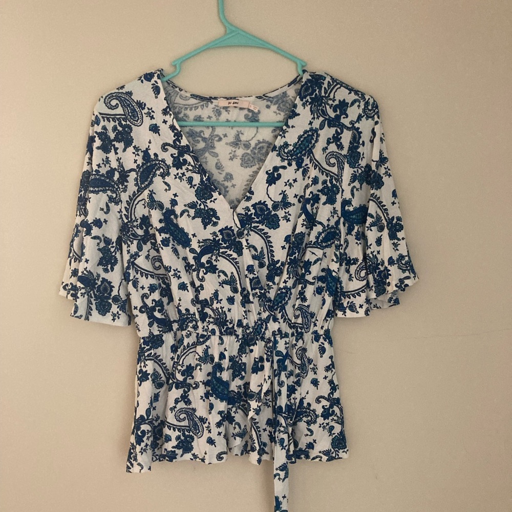 Beautiful blue and white patterned blouse size Small.